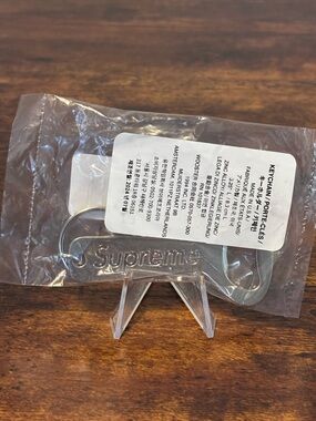 Supreme Bottle Opener Keychain Silver Metal FW24 New York 2024 New Authentic